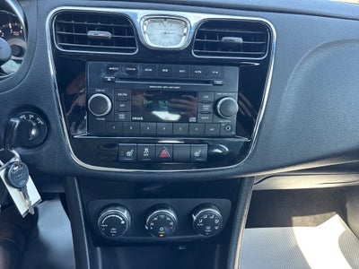 2014 Chrysler 200 Touring