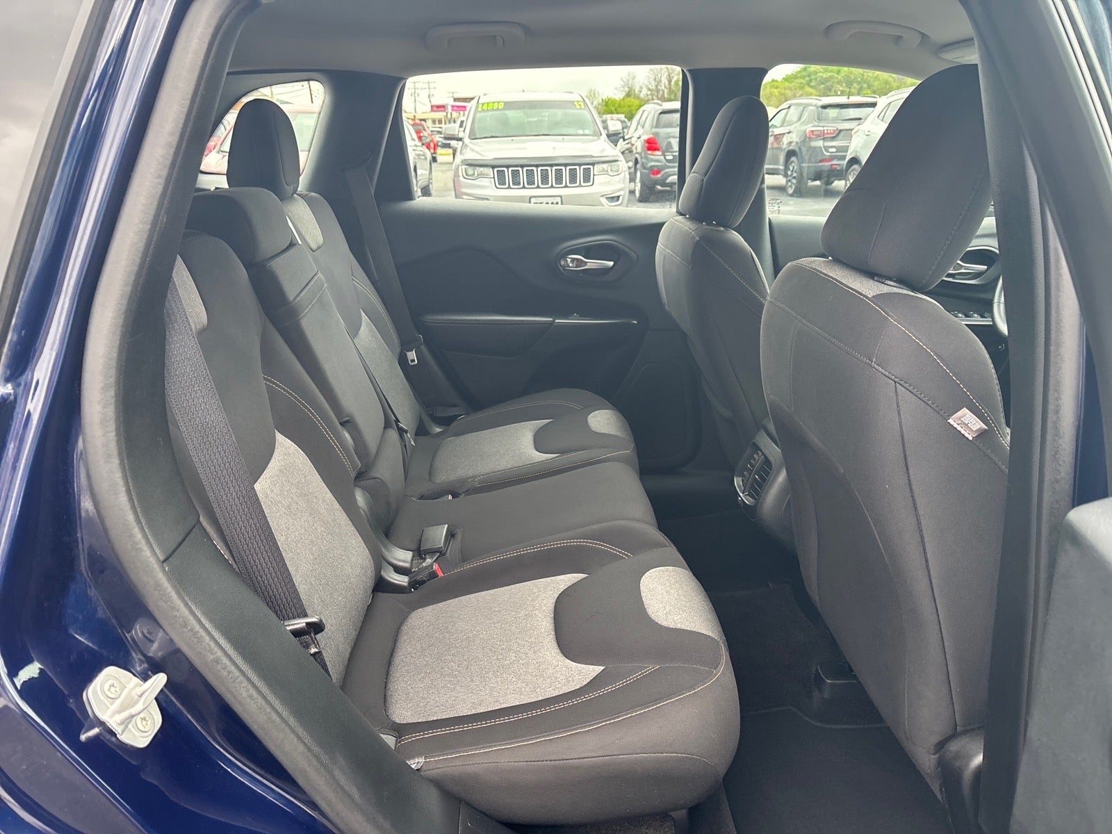 2016 Jeep Cherokee Sport