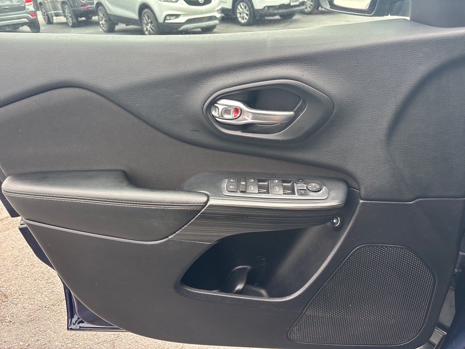 2016 Jeep Cherokee Sport
