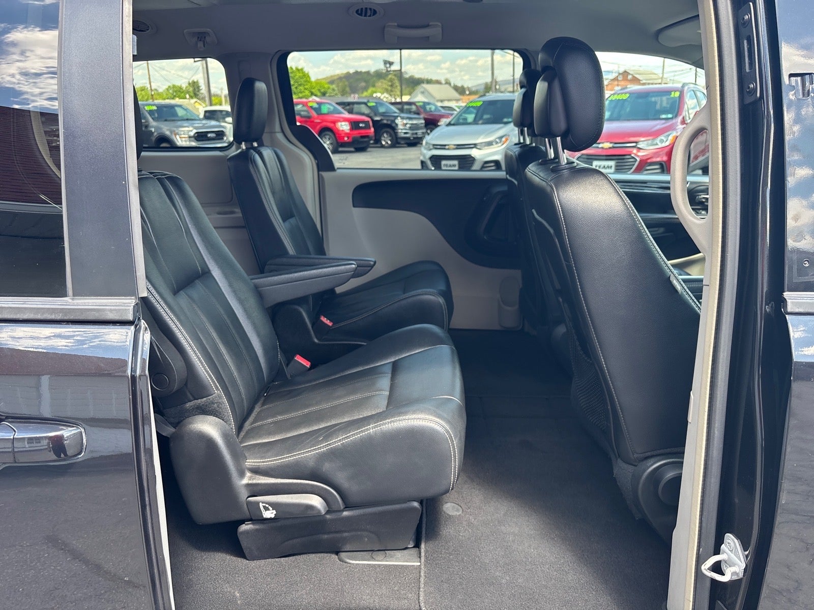 2016 Chrysler Town & Country Touring
