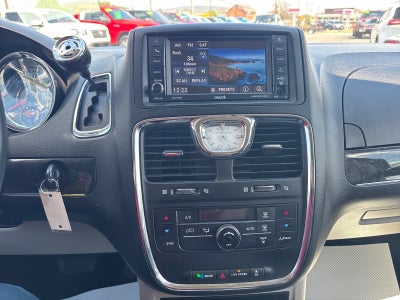2016 Chrysler Town & Country Touring