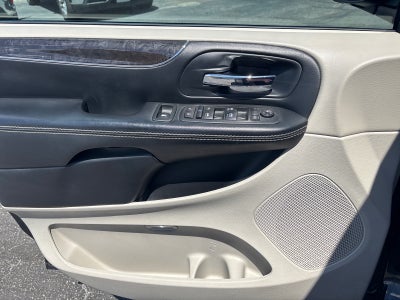 2016 Chrysler Town & Country Touring