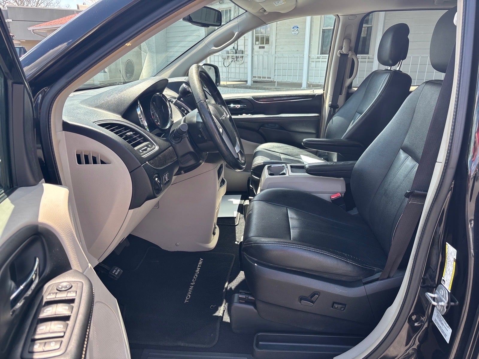 2016 Chrysler Town & Country Touring