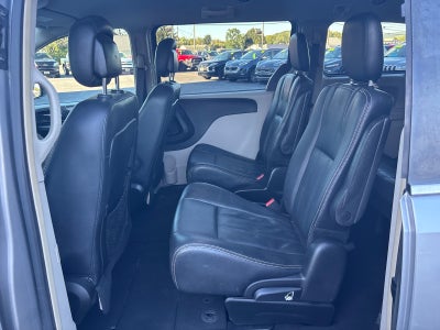 2016 Chrysler Town & Country Touring