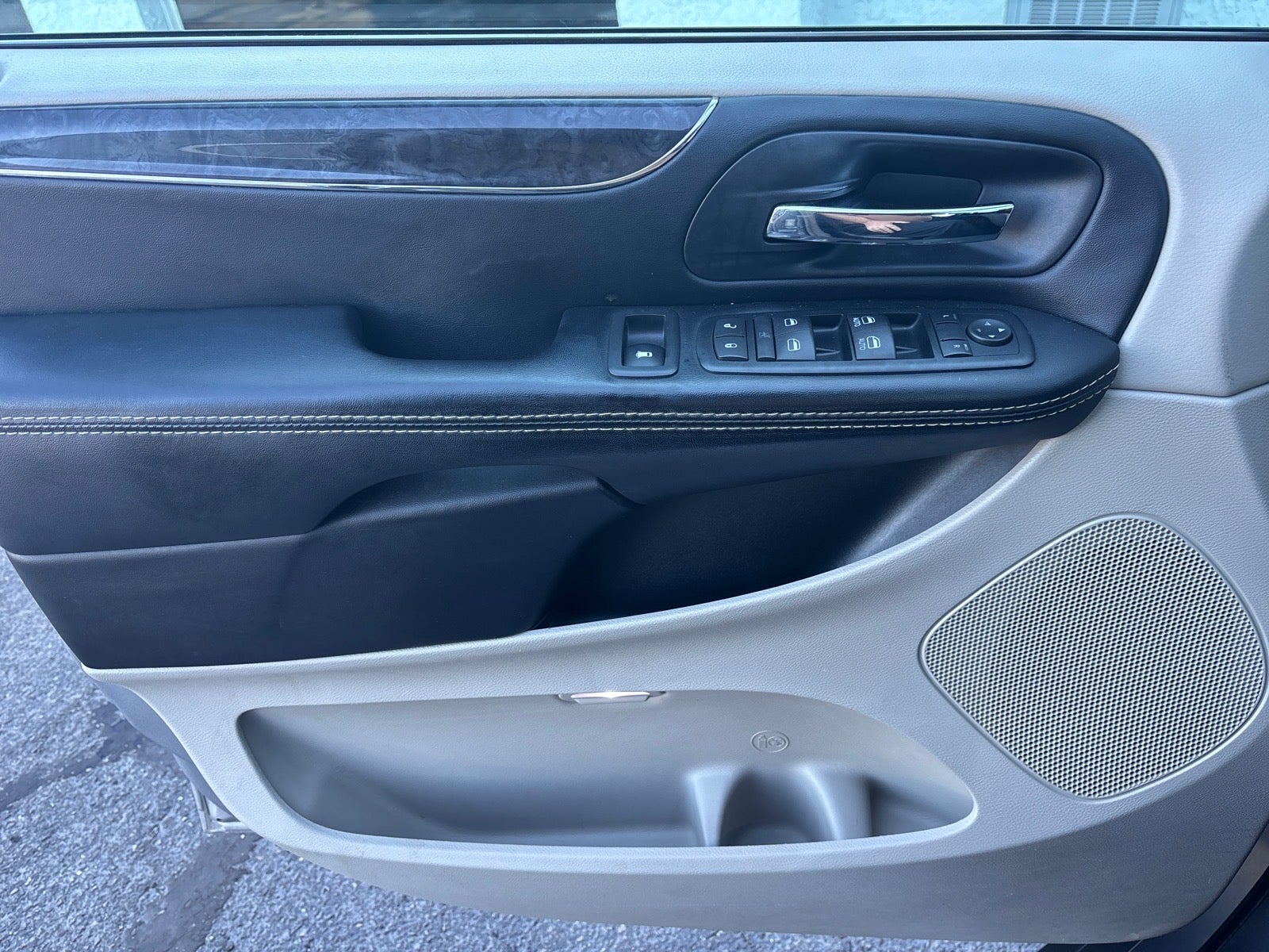 2016 Chrysler Town & Country Touring