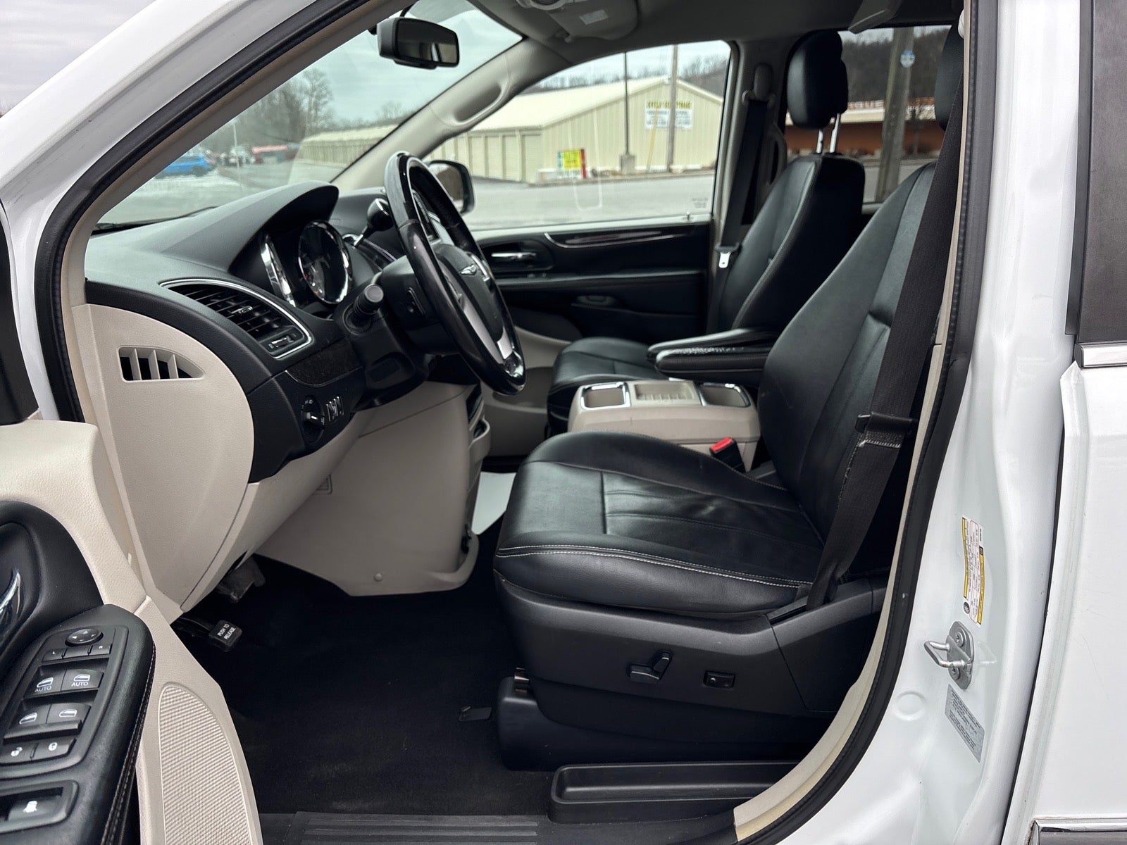 2016 Chrysler Town & Country Touring