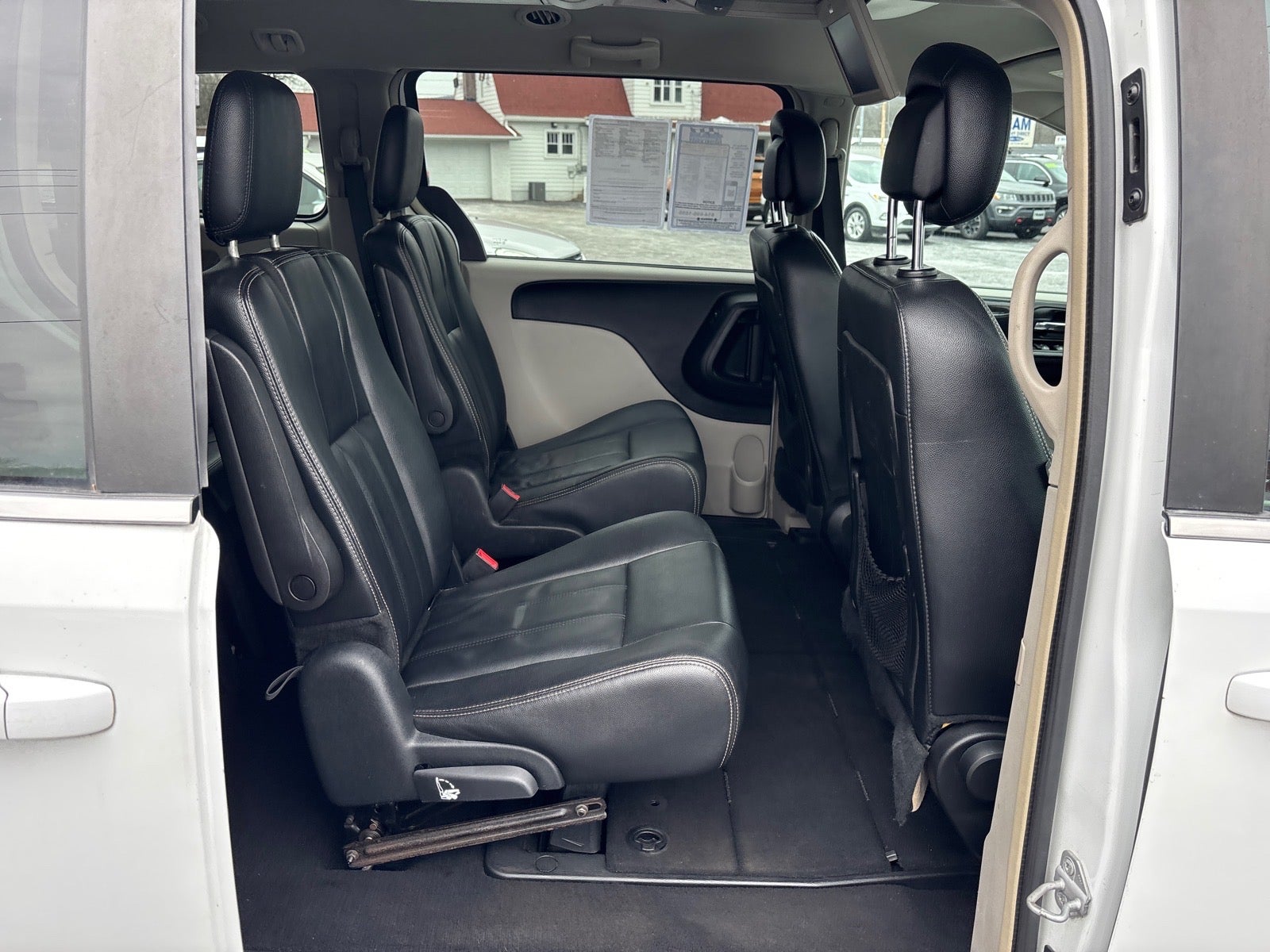 2016 Chrysler Town & Country Touring