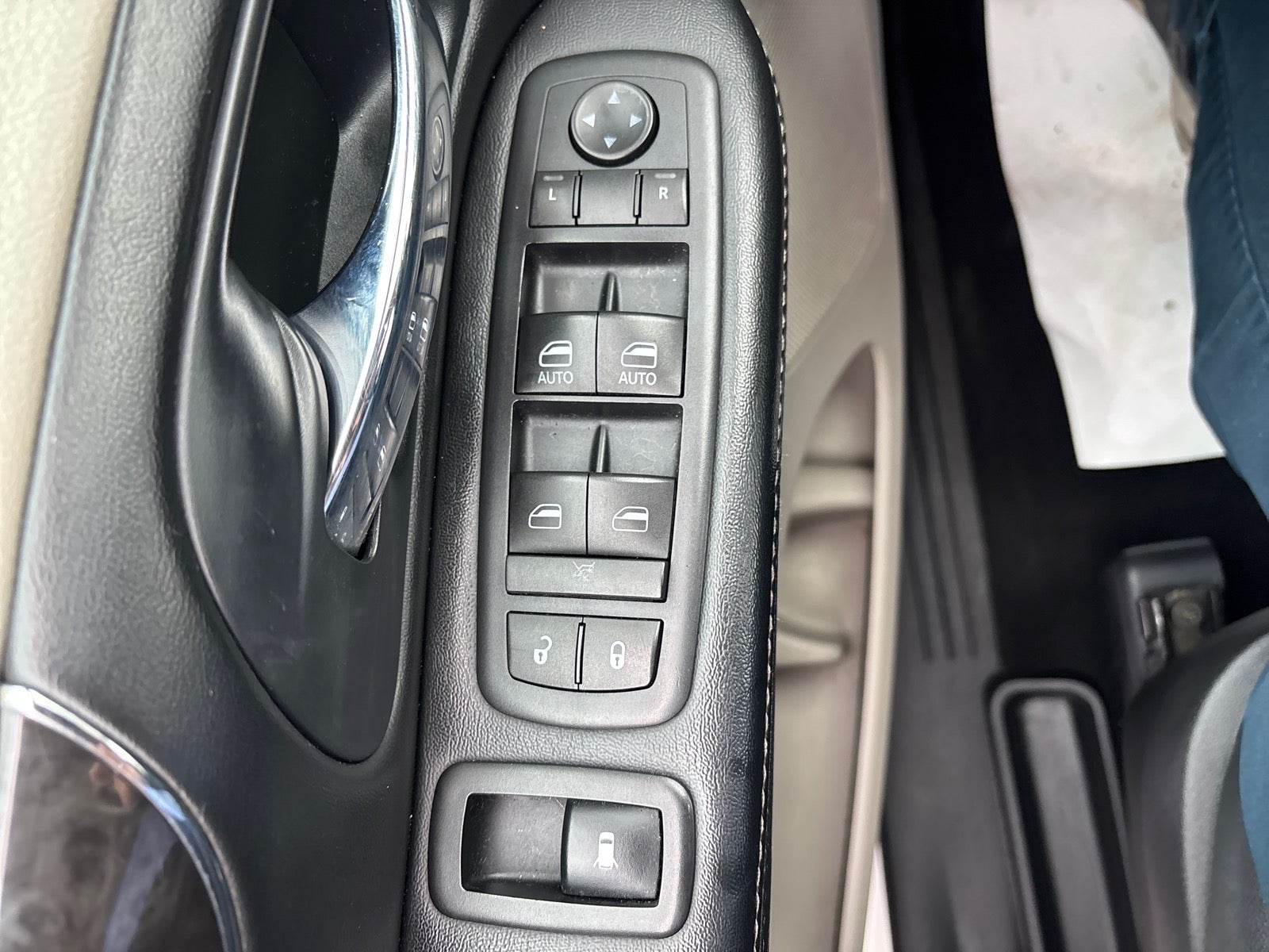 2016 Chrysler Town & Country Touring